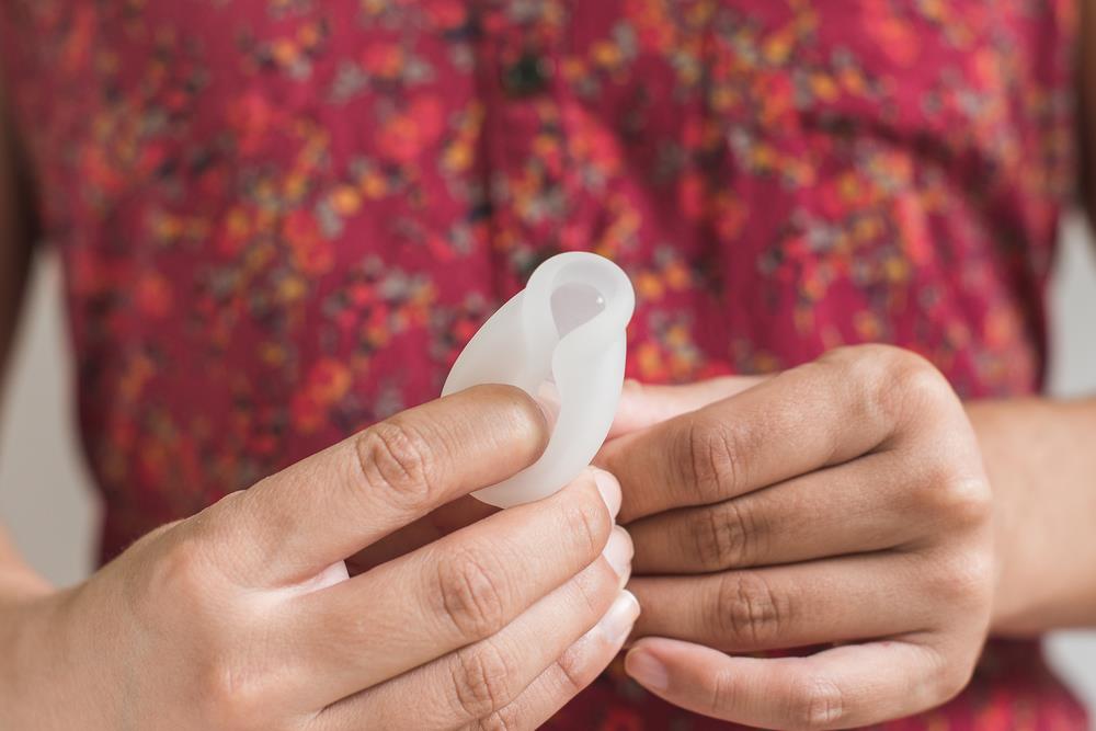 how to use a menstrual cup 4